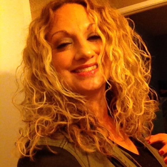 Meet your Posher, Amber - Picture 1 of 1